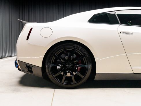 Used 2015 Nissan GT-R Premium image 28