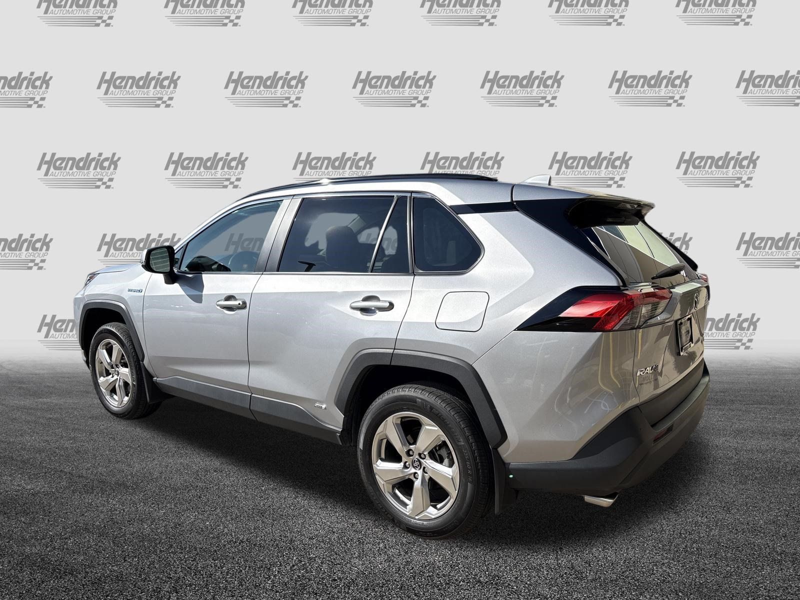Used 2021 Toyota RAV4 XLE Premium AWD/4WD image 8