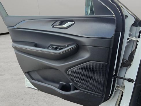 Used 2024 Jeep Grand Cherokee Altitude image 25