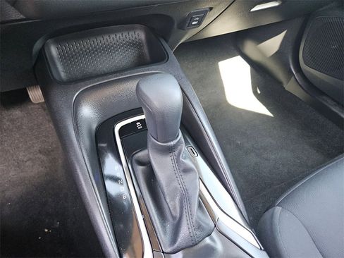 Used 2025 Toyota Corolla LE image 28