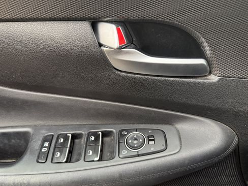 Used 2019 Hyundai Santa Fe SE image 16