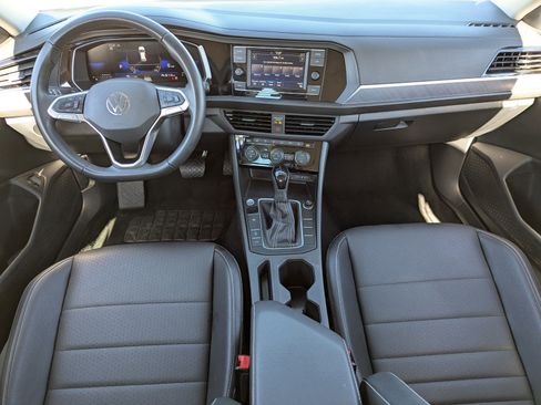 Used 2024 Volkswagen Jetta SE image 14