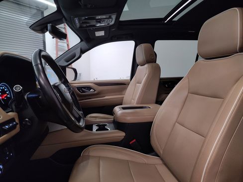 Used 2021 Chevrolet Tahoe Premier w/ Premium Package image 21