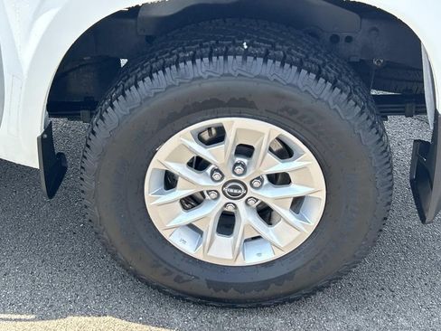 Used 2024 Nissan Frontier SV RWD image 17