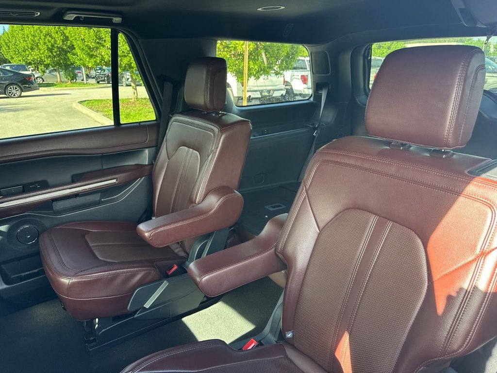 Used 2024 Ford Expedition Limited RWD image 11