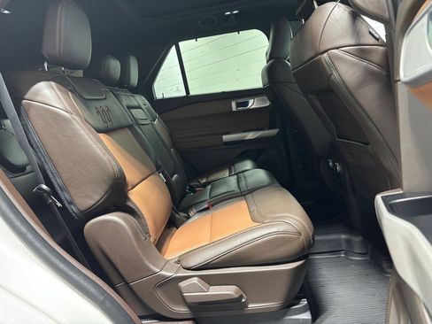 Used 2021 Ford Explorer King Ranch w/ Premium Technology Package image 39