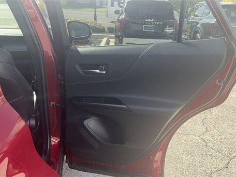 Used 2022 Toyota Venza XLE image 14