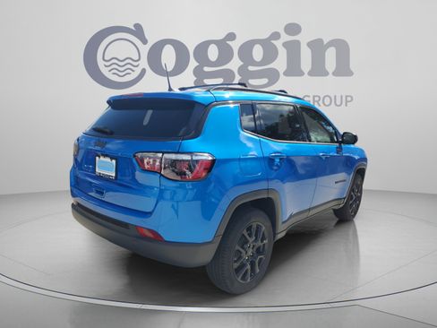 Used 2026 Jeep Compass Latitude AWD/4WD image 3