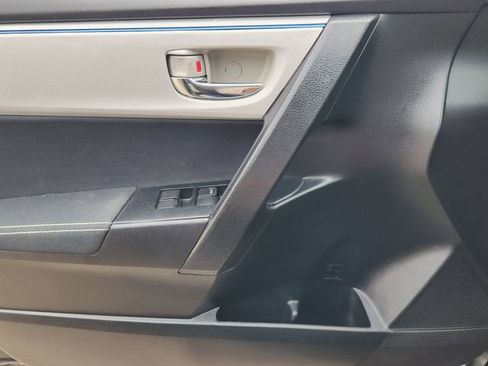 Used 2016 Toyota Corolla LE image 17