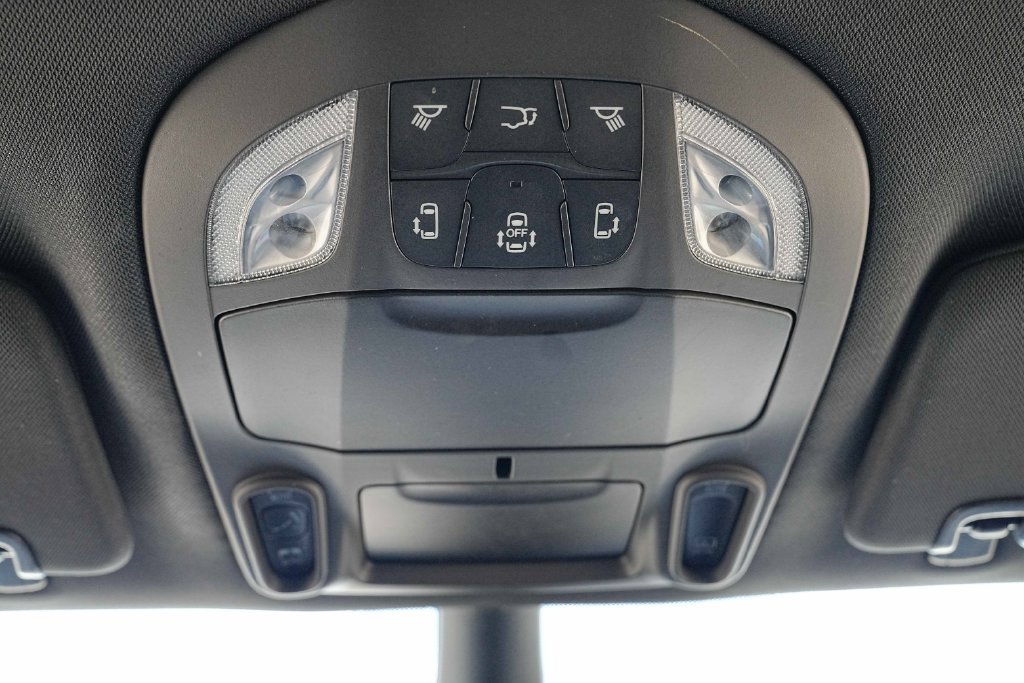 Used 2025 Chrysler Pacifica Limited FWD image 37