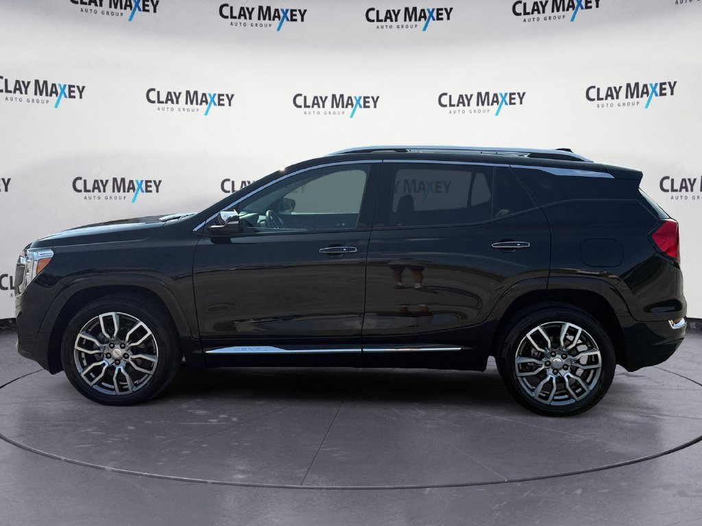 Used 2022 GMC Terrain Denali w/ Denali Premium Package AWD/4WD image 2