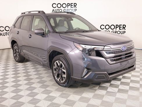 Used 2025 Subaru Forester Premium image 1