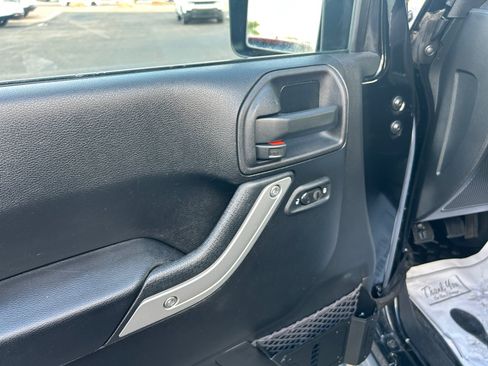 Used 2016 Jeep Wrangler Sahara w/ Connectivity Group AWD/4WD image 13