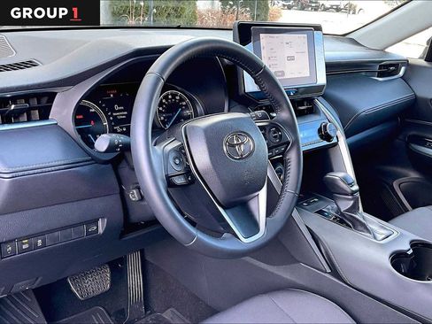 Used 2024 Toyota Venza LE image 16