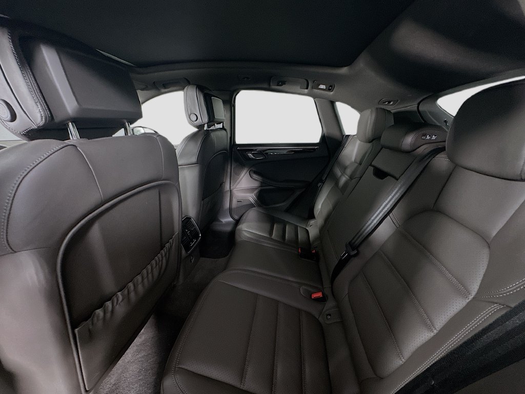 Certified 2026 Porsche Macan Turbo AWD/4WD image 23
