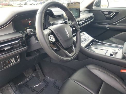 Used 2023 Lincoln Aviator AWD w/ Premium Package image 16