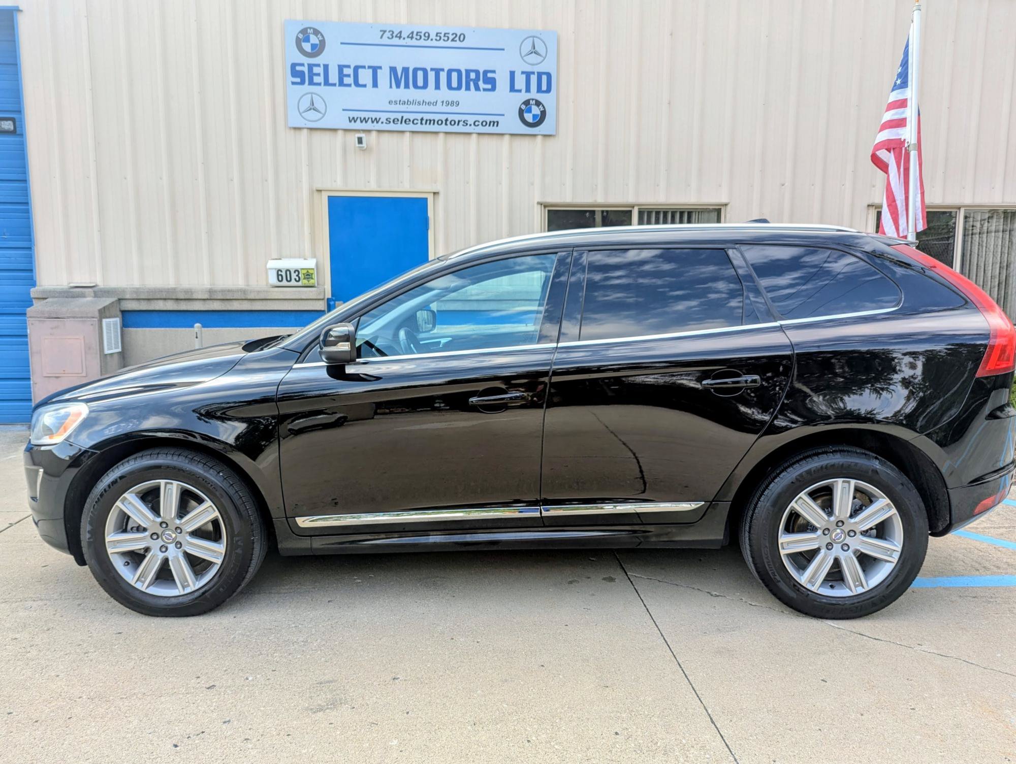 Used 2017 Volvo XC60 T5 Inscription w/ Preferred Option Package AWD/4WD image 3