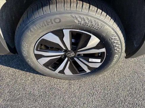 New 2026 Volkswagen Atlas Cross Sport SE image 10