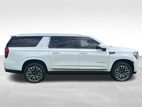 Used 2023 GMC Yukon XL Denali Ultimate AWD/4WD image 10
