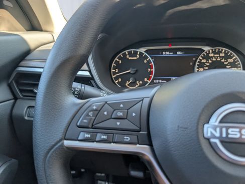 Used 2024 Nissan Altima 2.5 SV FWD image 22