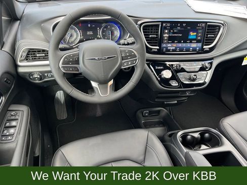 New 2026 Chrysler Pacifica Select image 9