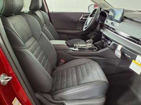 Used 2025 Mitsubishi Outlander SE image 9