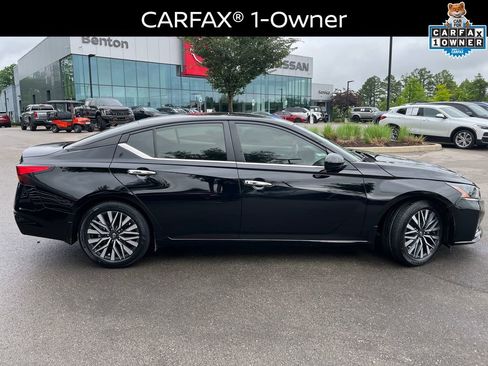 Used 2024 Nissan Altima 2.5 SV w/ SV Premium Package FWD image 3