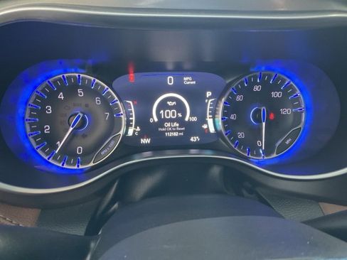 Used 2017 Chrysler Pacifica Limited image 10