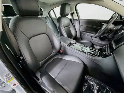 Used 2018 Jaguar XE RWD image 27