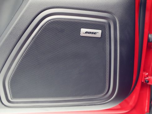 Certified 2025 Porsche Macan image 14