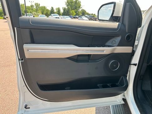 Used 2024 Ford Expedition Limited AWD/4WD image 11
