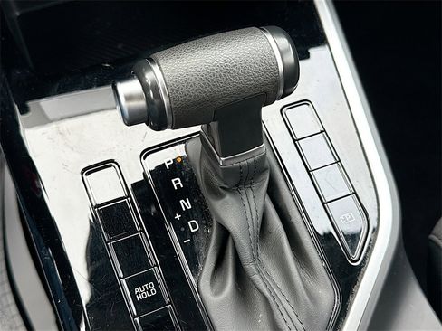 Used 2023 Kia Niro LX image 16