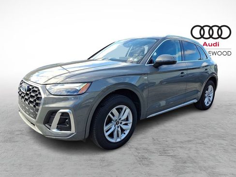Used 2023 Audi Q5 2.0T Premium w/ Convenience Package AWD/4WD image 3
