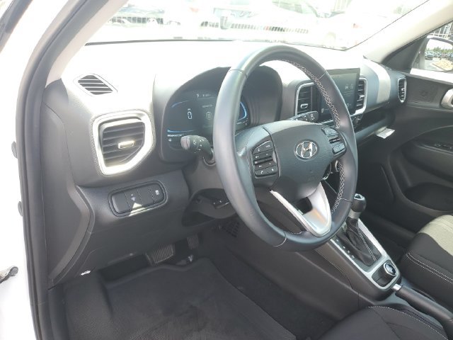 Certified 2024 Hyundai Venue SEL FWD image 18