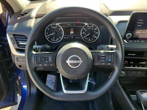 Used 2023 Nissan Rogue SV image 25