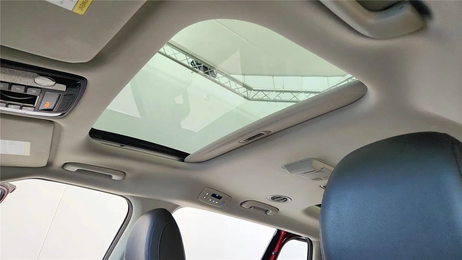 Used 2022 Kia Carnival SX Prestige FWD image 19