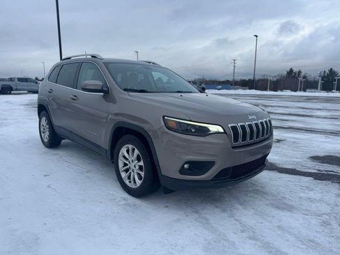 Used 2019 Jeep Cherokee Latitude w/ Popular Appearance Group image 9