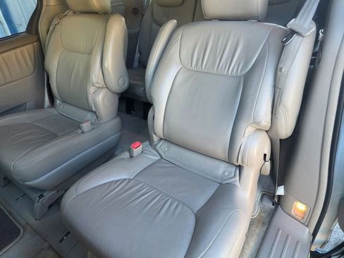 Used 2010 Toyota Sienna image 20