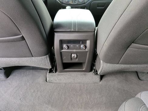 Used 2023 Chevrolet Traverse LT FWD image 23