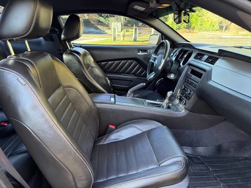 Used 2010 Ford Mustang Premium image 15