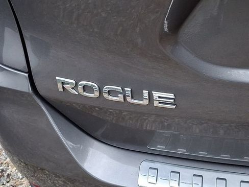 Used 2018 Nissan Rogue SV w/ Premium Package AWD/4WD image 8