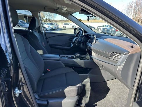 Used 2023 Nissan Rogue S image 12