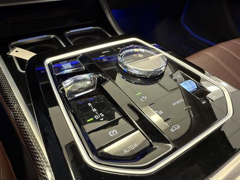 Used 2023 BMW 760i xDrive image 31