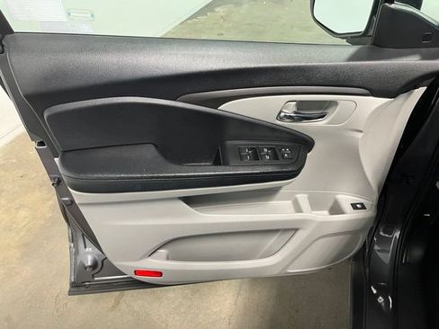 Used 2021 Honda Pilot EX image 22