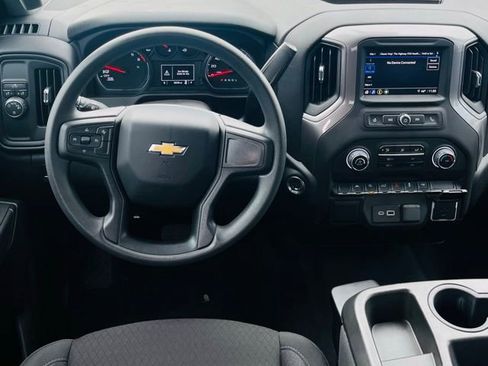 Used 2023 Chevrolet Silverado 1500 Custom image 9