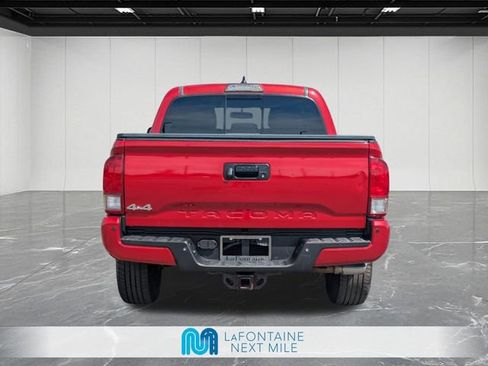 Used 2017 Toyota Tacoma TRD Sport AWD/4WD image 4