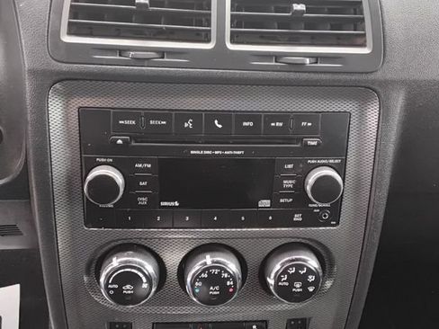 Used 2014 Dodge Challenger R/T image 12