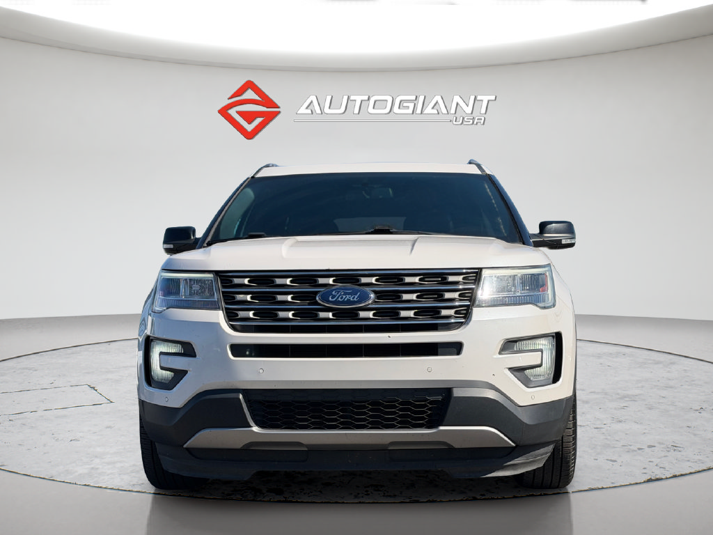 Used 2017 Ford Explorer XLT w/ Equipment Group 202A FWD image 12