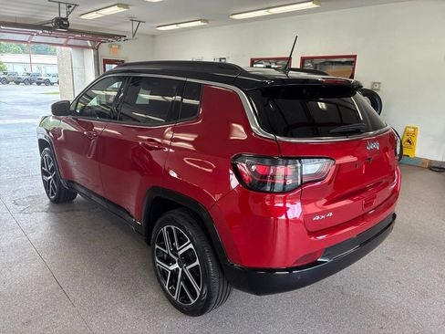 Certified 2025 Jeep Compass Limited w/ Elite Group AWD/4WD image 22
