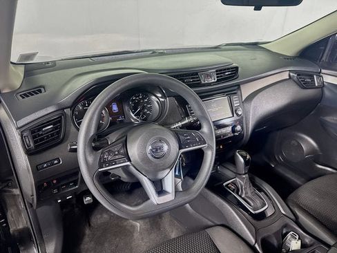 Used 2020 Nissan Rogue Sport S image 9